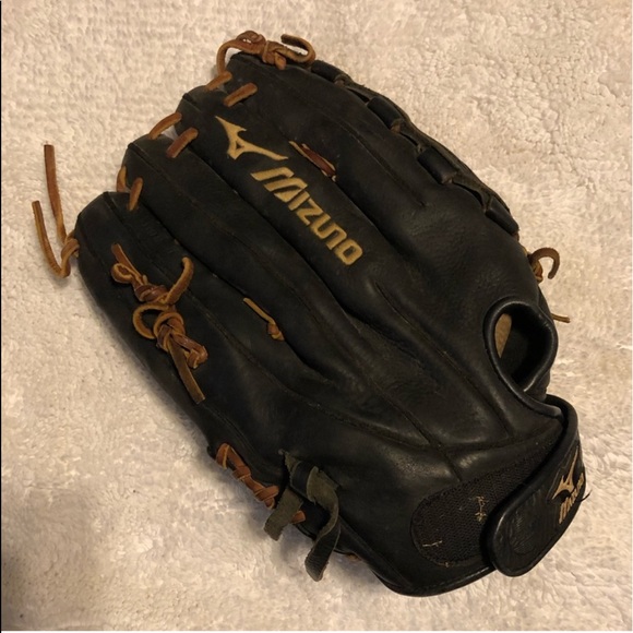 GUC - Adult Mizuno Glove - Picture 2 of 6